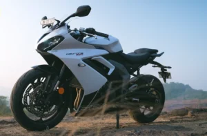 Suzuki GSX-8R side profile on road
